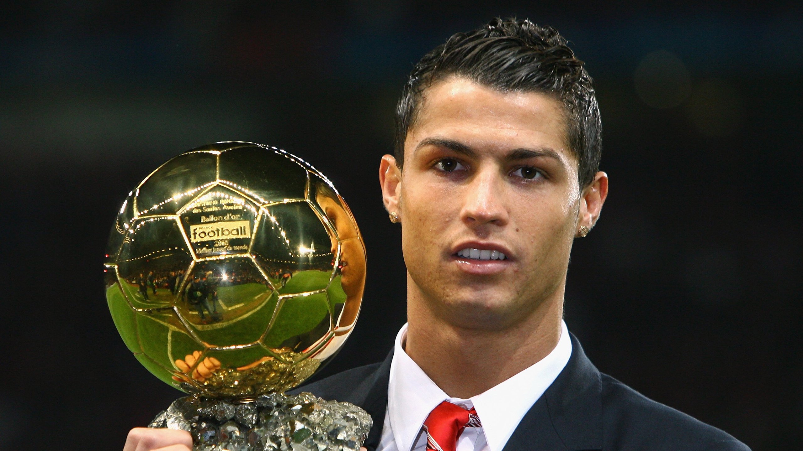 边路内切球员是否具备更高数据评分权重，内切型边后卫